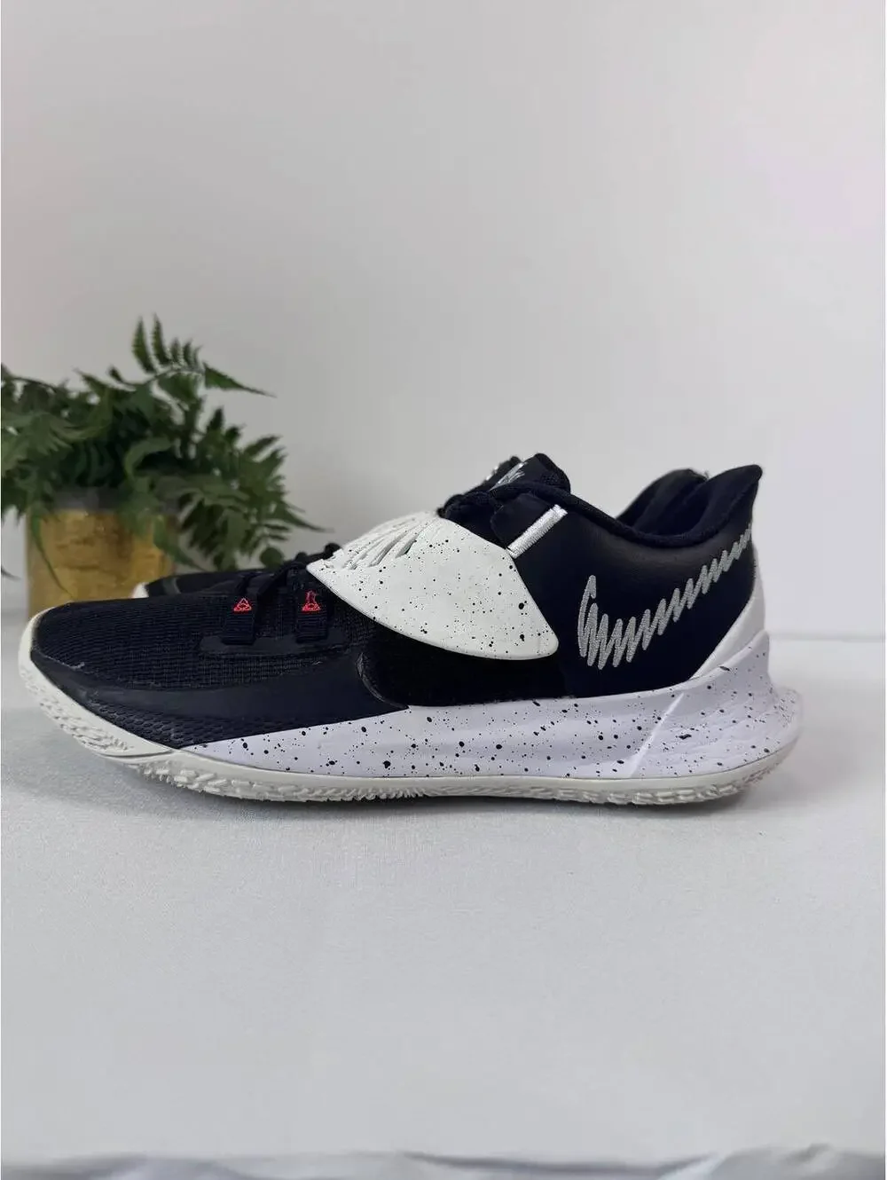 Nike Kyrie Low Team 3 Men's Basketball Streetwear Sneakers Black White Size 9